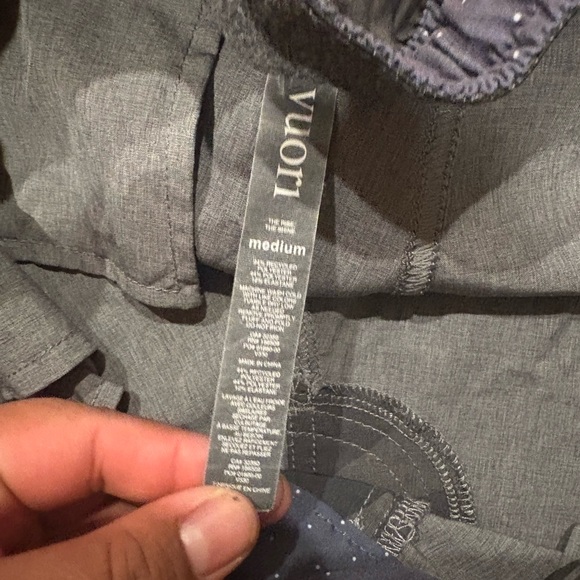 Vuori Banks Shorts Mens Medium Drawstring Stretch Performance Grey Camo Gym V330 - Picture 13 of 14